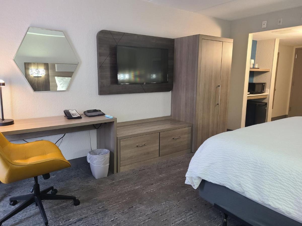 Holiday Inn Express Fort Lauderdale North - Executive Airport By Ihg Exterior foto