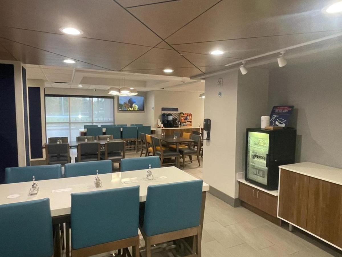 Holiday Inn Express Fort Lauderdale North - Executive Airport By Ihg Exterior foto