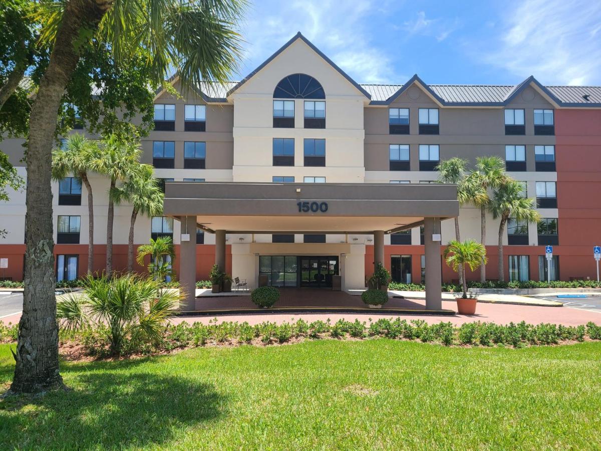 Holiday Inn Express Fort Lauderdale North - Executive Airport By Ihg Exterior foto
