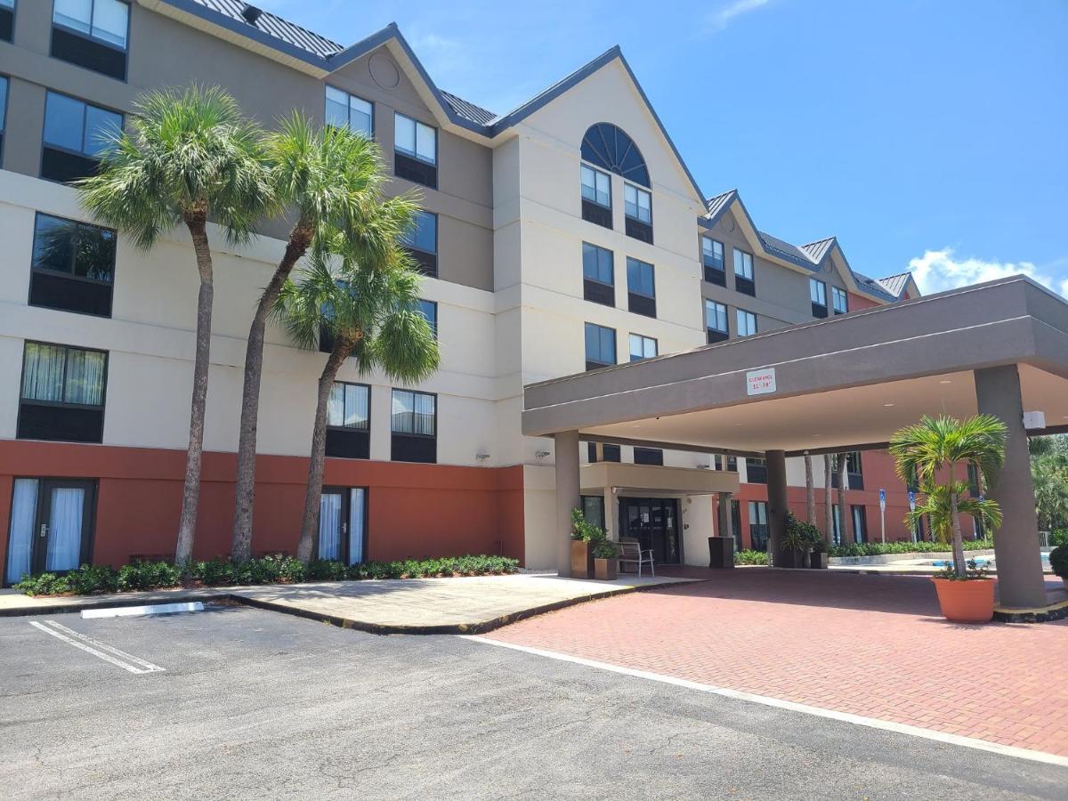 Holiday Inn Express Fort Lauderdale North - Executive Airport By Ihg Exterior foto